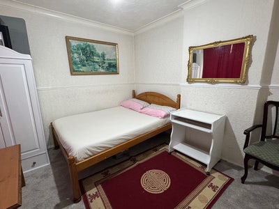 Double Room with a separate bathroom Main Photo