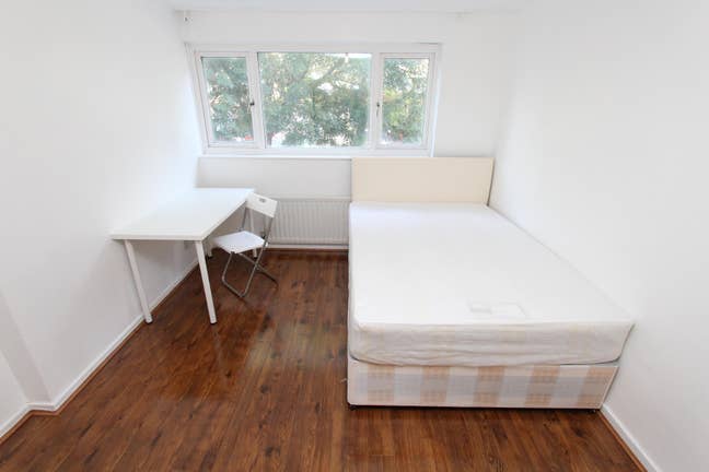 60 Seconds from Stratford Station! Westfield! Main Photo