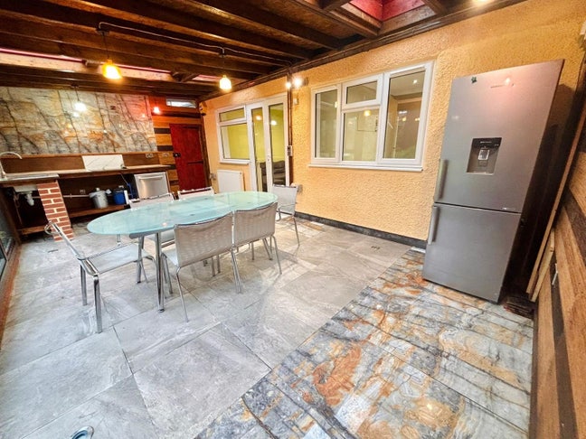 ✨🏡 Stunning 2-Bedroom House to Let in Hendon ✨ Main Photo