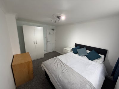 Large Double Room Royston  Main Photo