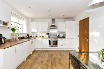 Stylish Modern Double with own Bathroom Main Photo