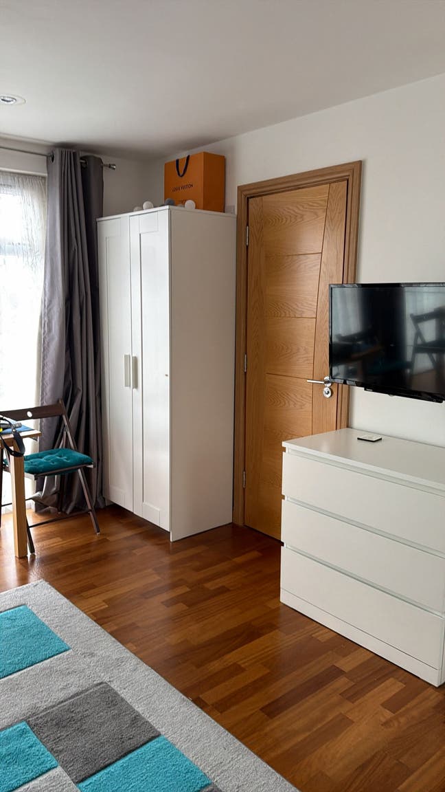 Big Attic Room with En-Suite Main Photo