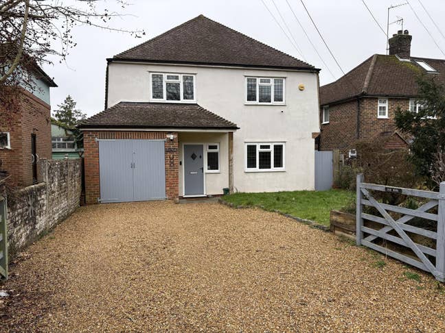 Bright Double Room 10 mins to Lindfield High St Main Photo