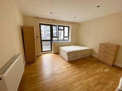 Sunny Room in Centre ☀️  Main Photo