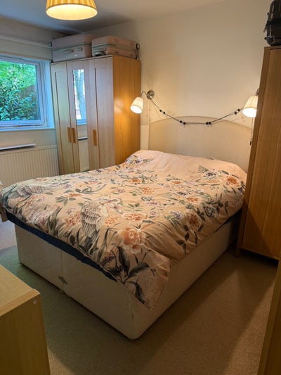 Double bed in Shepherd’s Bush for female Main Photo