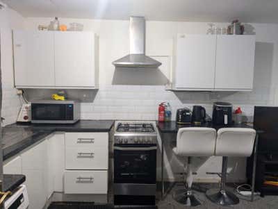 King Size Bed Room.&pound;395/month all bills included  Main Photo