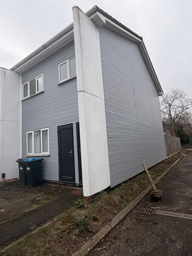 Two rooms to let - Near Milton Keynes hospital - Main Photo