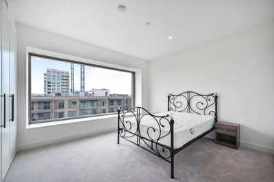 Spacious Room in Modern Riverscape Flat Main Photo