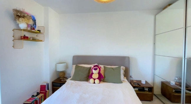 Spare room available in 2 bed flat mins to Angel Main Photo