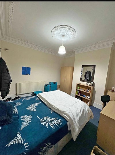 Spacious Double Room Near City Centre Main Photo