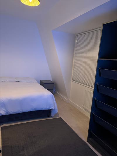 Cosy Double Room in Large Modern House Main Photo