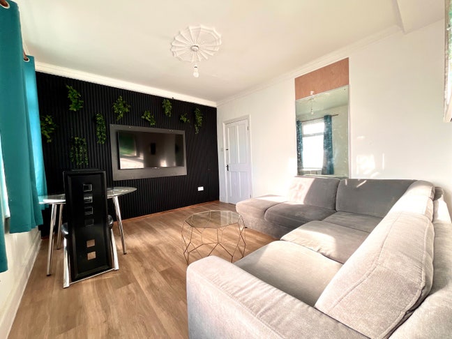 Double Bedrooms near East Ham station  Main Photo