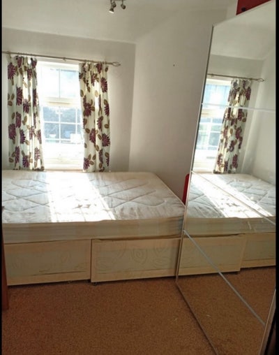 Double Room in Hayes Town Main Photo