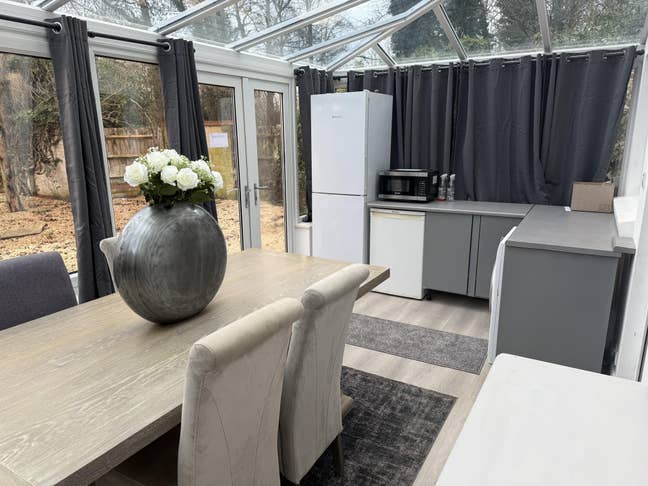 2  double Rooms in Witney available  from 895 Main Photo