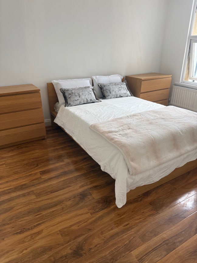 Bright double room at Leyton area  Main Photo