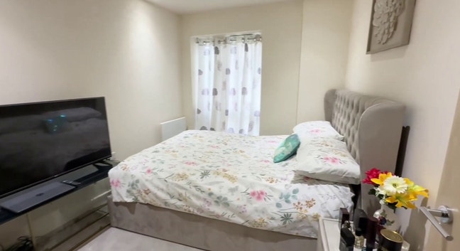 Room in Shoreditch 2 bed flat - well connected Main Photo