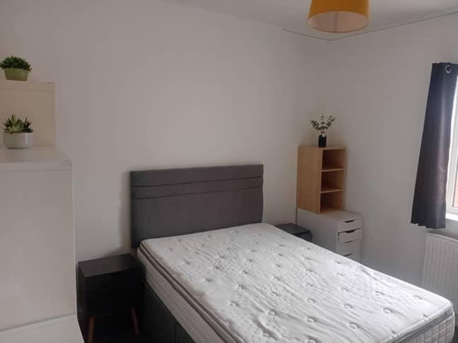 Double Room Fully Furnished, Cowley Main Photo