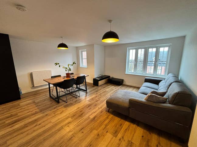 2 Bed top floor flat  Main Photo
