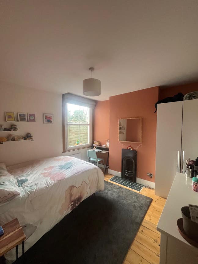 Beautiful Bright Double Room by Tooting Broadway Main Photo