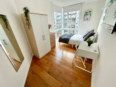 Lovely double rooms - Isle Of Dogs Main Photo
