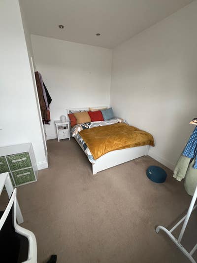 Stunning Kew apartment living with two women  Main Photo