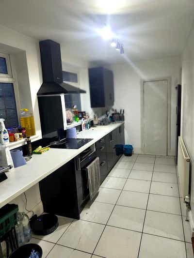 Detached houses in Paddock Foot all bills paid  Main Photo