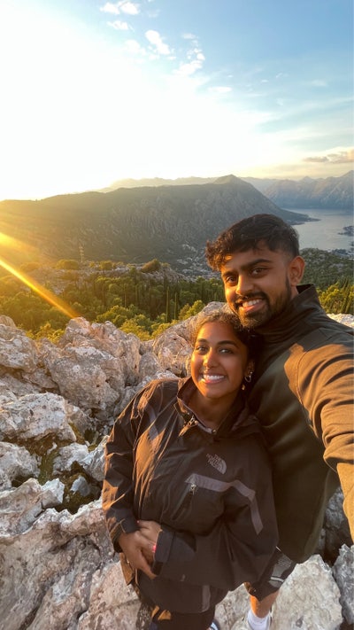 Young professional couple looking for a room Main Photo