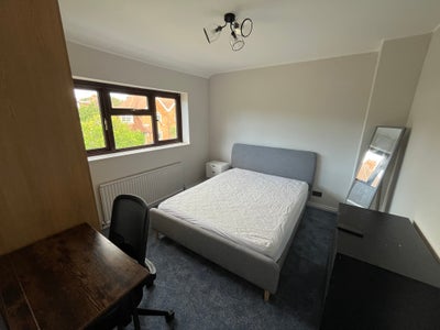 🏡 Lovely Double Rooms in a Friendly Family Home Main Photo