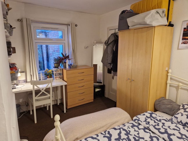 Double room in cosy Iffley house Main Photo