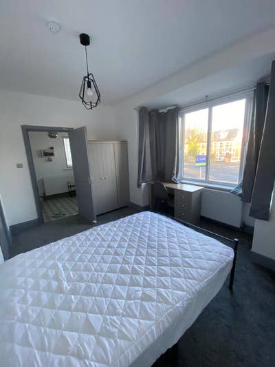 Double Room With Ensuite Shower room! Main Photo