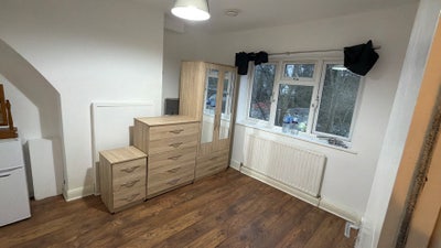 Double room in Wembley  Main Photo