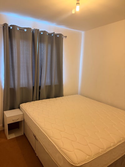 1 double bedroom in a 2 bedroom apartment.  Main Photo