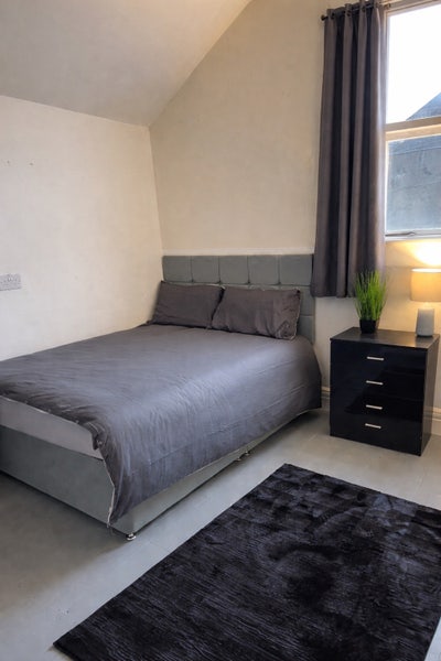 No Deposit – 4 Huge Double Rooms | All Bills Incl. Main Photo