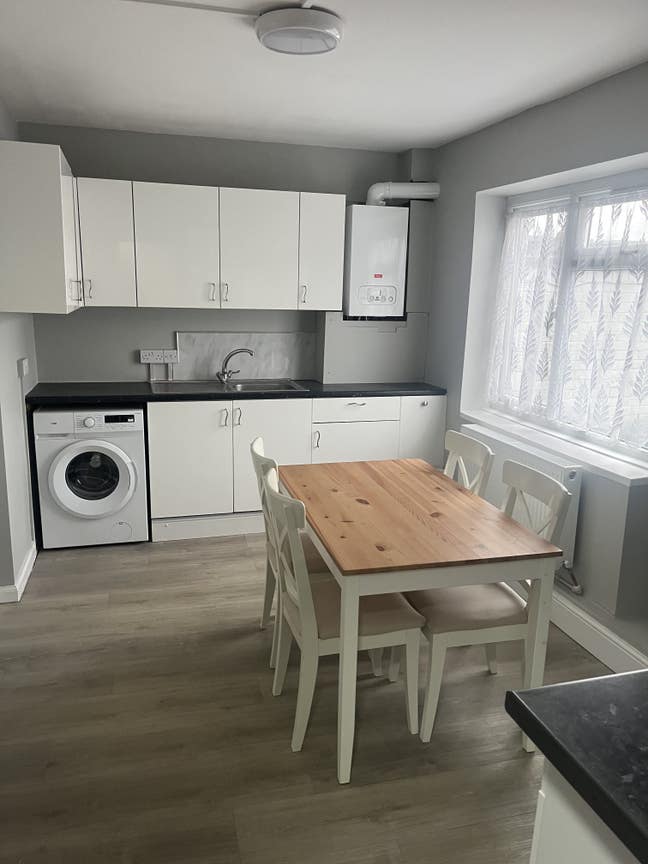 Studio to rent in borehamwood  Main Photo