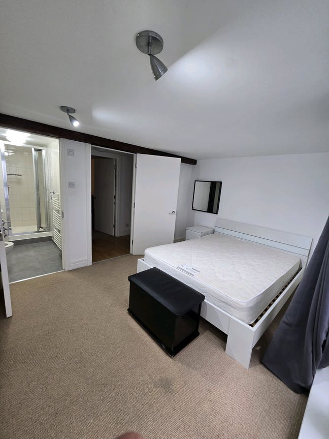 Double room with ensuite 1 min from London Bridge Main Photo