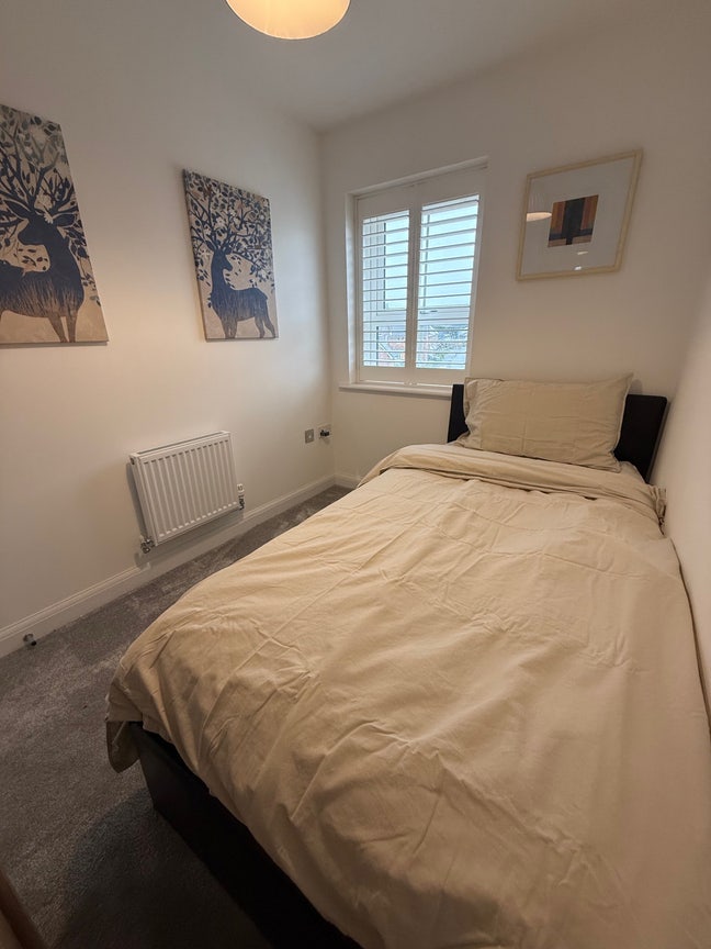 Single room near Rolls Royce, uni and hospital  Main Photo