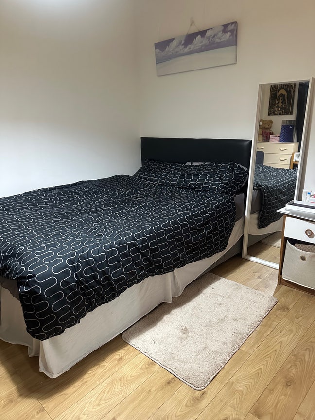 Double room near Kings Hospital for female Main Photo