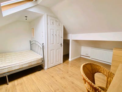 Room available E13 Main Photo