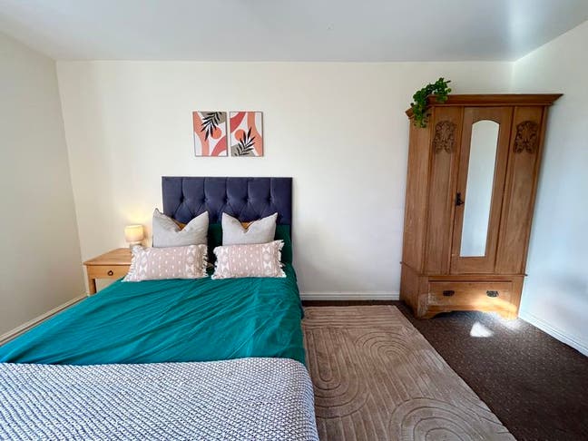 Lovely Victorian Townhouse | Chesterfield Rd  Main Photo