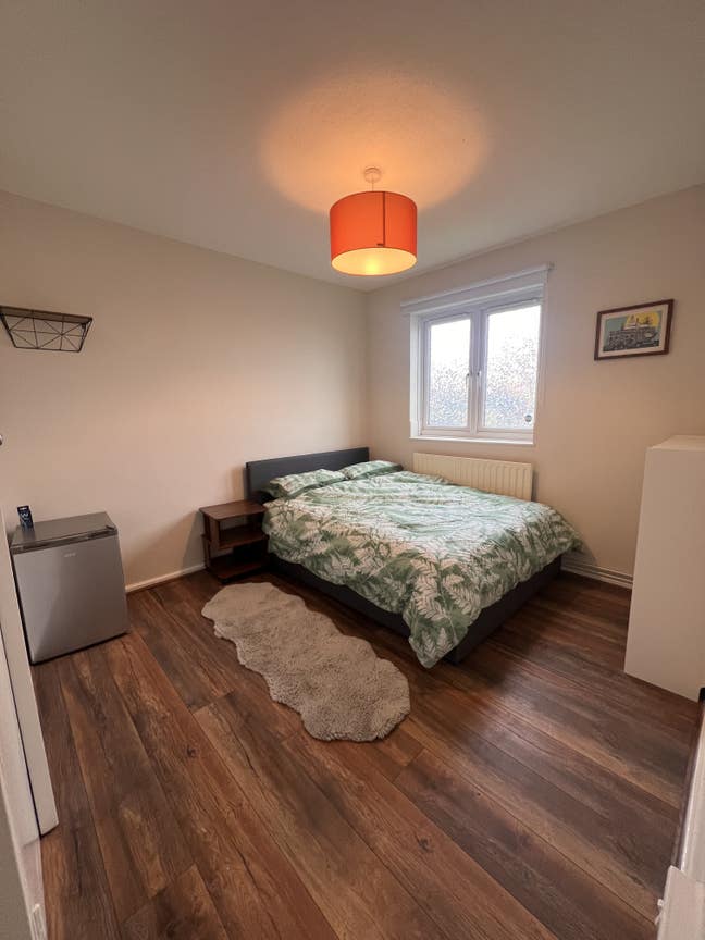 Double Room for single lodger (family home) Main Photo