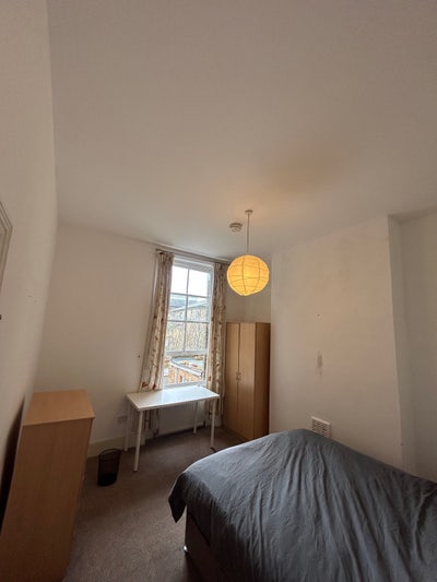 Double Bedroom in Queen’s Park Main Photo