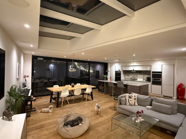 Beautiful HUGE home  Main Photo