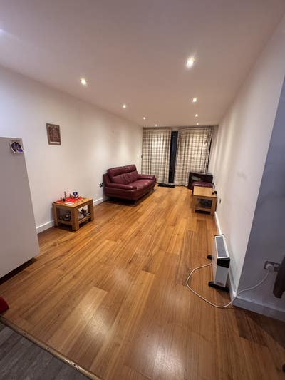 Double room available near slough high street  Main Photo
