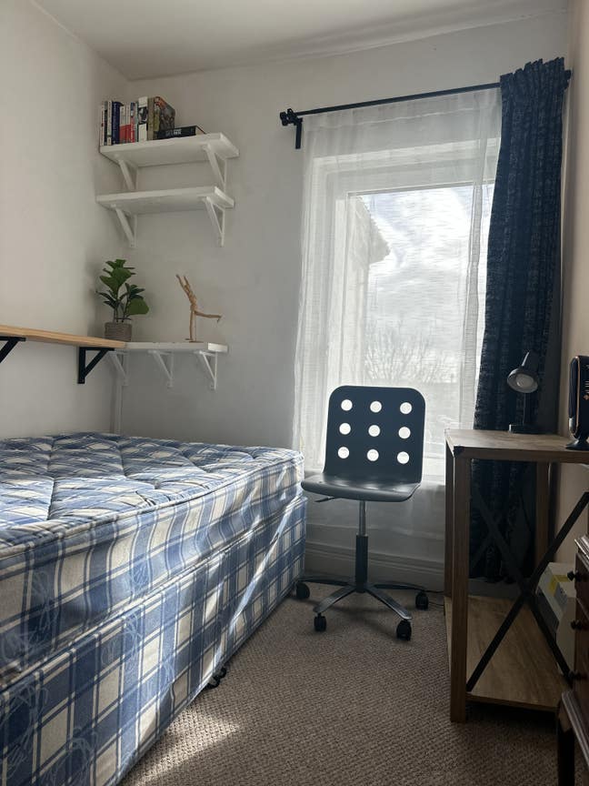 Room to rent in spacious flat Main Photo