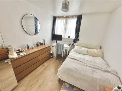 Large room walking distance from Canary Wharf Main Photo