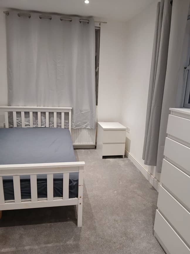 Ensuite Bedroom Available, All Bills Included Main Photo