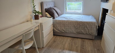 Large Double Room Main Photo