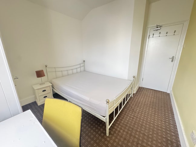 Wow! Great Double Room Available Now Main Photo