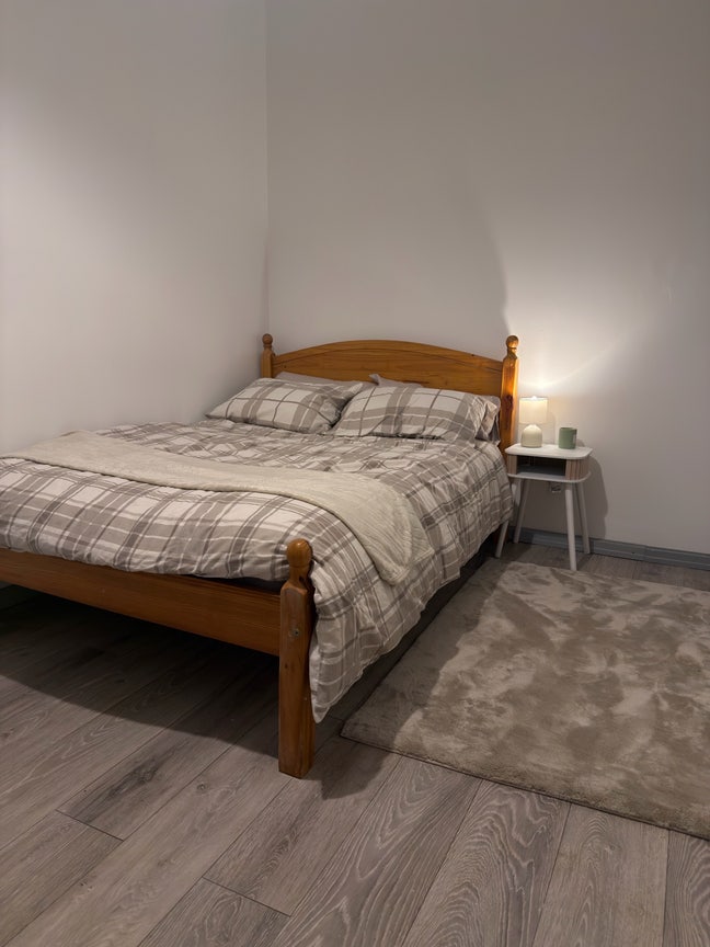 Cozy Double bed room furnished *all bills included Main Photo