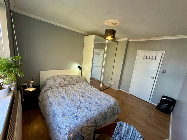 Large double bedroom - Greenford Main Photo